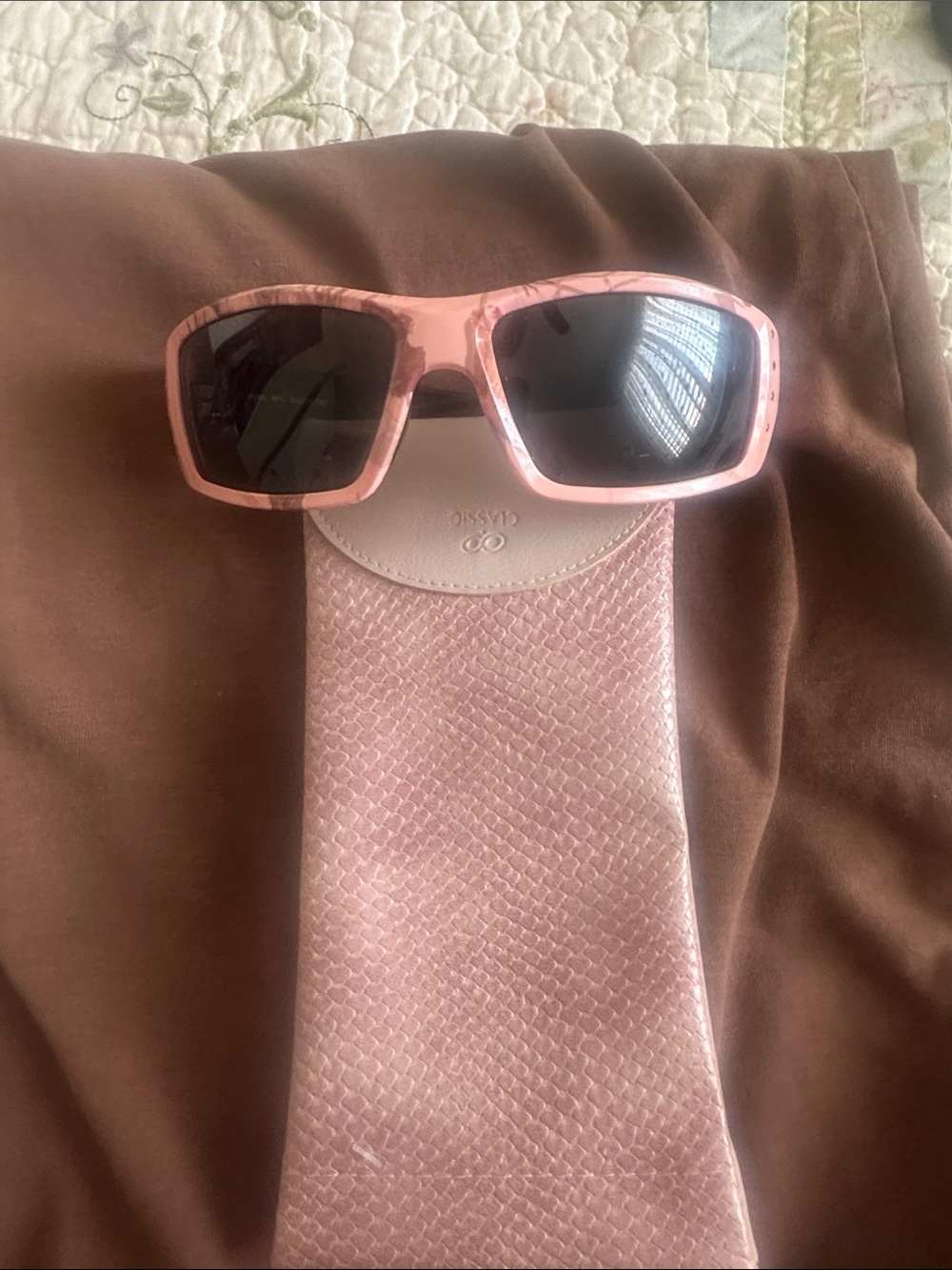Realtree Pink Camo Rectangular Sunglasses with Dark Lenses